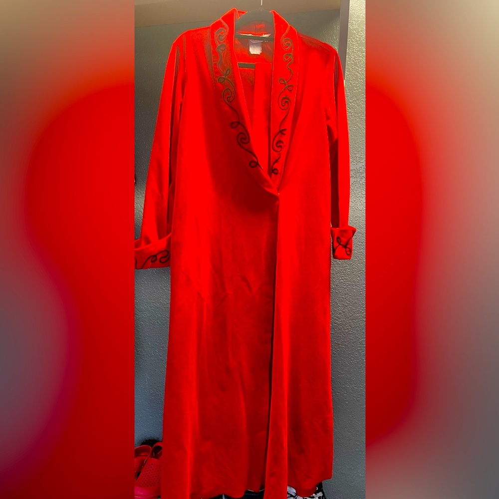 Vintage Evelyn Pearson velvet robe with sash and black embroidery
